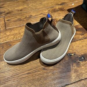 Rothy's Brown Ankle sneakers with Blue Accent